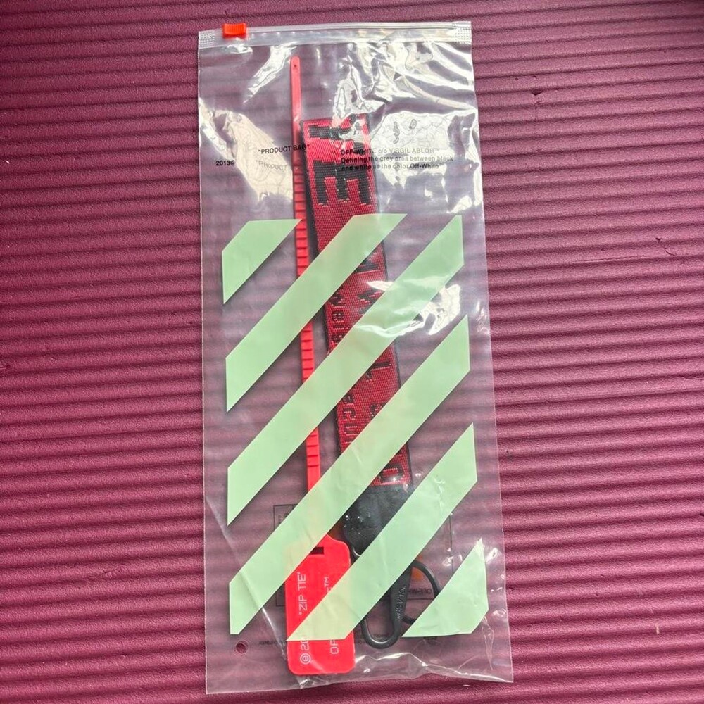 🩸Red | Off-White | Keychain - Picture 4 of 7